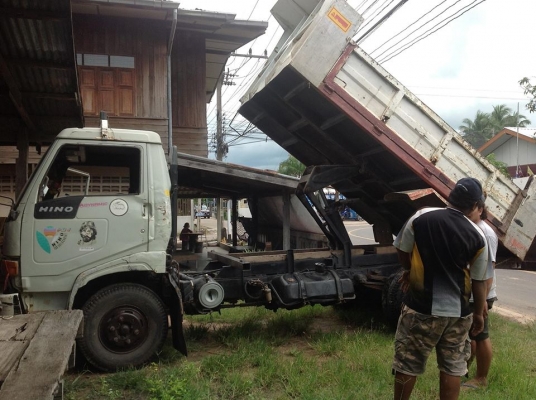 ขาย 6 ล้อ HINO FC ดั้ม เครื่อง 1 W 115 แรง / เกียร์ใหญ่ 6 สูบเสื้อลาย 5 เกียร์