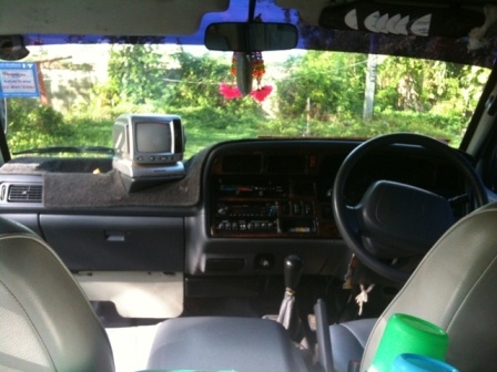 ต้องการขายรถตู้หัวจรวด หลังคาสูง ปี 03 ต้องการขายรถตู้หัวจรวด หลังคาสูง ปี 03