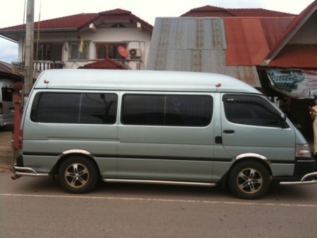 ต้องการขายรถตู้หัวจรวด หลังคาสูง ปี 03 ต้องการขายรถตู้หัวจรวด หลังคาสูง ปี 03