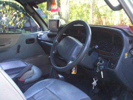 ต้องการขายรถตู้หัวจรวด หลังคาสูง ปี 03 ต้องการขายรถตู้หัวจรวด หลังคาสูง ปี 03