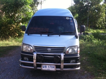 ต้องการขายรถตู้หัวจรวด หลังคาสูง ปี 03