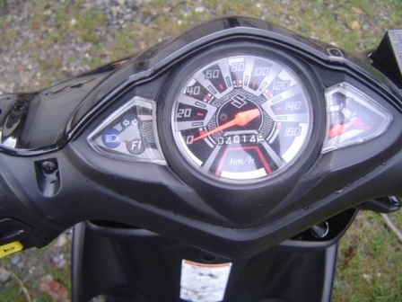 Suzuki Skydrive 125 หัวฉีด รถไม่ถึงปีวิ่งสี่พันโล ทะเบียนภาษีครบ Suzuki Skydrive 125 หัวฉีด รถไม่ถึงปีวิ่งสี่พันโล ทะเบียนภาษีครบ