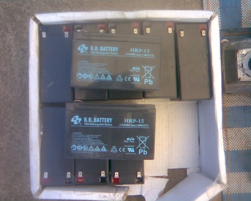 แบตเตอรีแห้ง 12 v สภาพใหม่ 9 แอมสภาพดีครับของใหม่ครับ อายุการใช้งาน 3-4 ปีครับ ใส่รถเครื่อง หรือเครื่องสำรองไฟได้ครับ หรือแปงทำอย่างอื่น