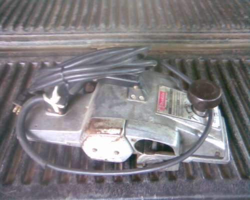 กบmakita 5 นิ้ว เมคอินแจแปนสภาพเดิมๆครับ  ขนาด  5  นิ้วสวยๆครับใช้ยาวครับรุ่นนี้เดิมๆนะครับราคานี้คุ้มครับ เบิกใหม่หมื่นกว่าครับ