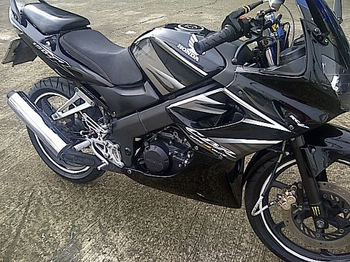 CBR150คาบูโฉมสุดท้ายไมล์เหลือง