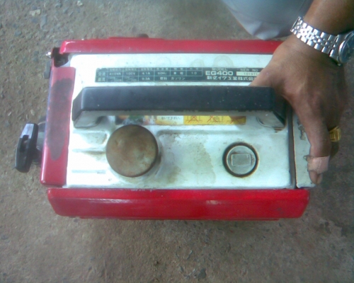 เครื่องปั่นไฟญี่ปุ่นแท้เป็นของญี่ปุ่นแท้ครับ  เครื่องเสียงนิ่มครับ  ไฟแรงครับ  มี 2 ขนาด 12/24/และ 100 โวลครับ ราคานี้คุ้มครับใช้ยาวครับรุ่นนี้