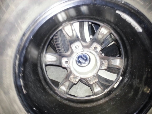 แม็กขอบ 15  พร้อมยาง 225 70 15  ปี 10  1ชุด