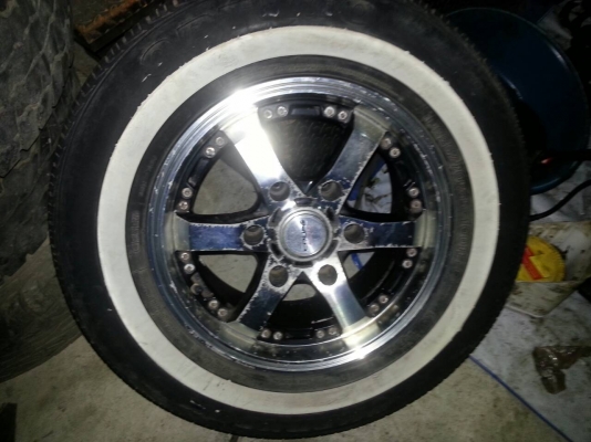 แม็กขอบ 15  พร้อมยาง 225 70 15  ปี 10  1ชุด