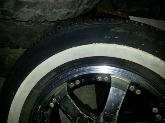 แม็กขอบ 15  พร้อมยาง 225 70 15  ปี 10  1ชุด