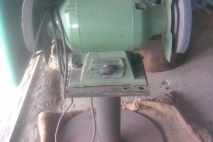 หินเจียรญี่ป่น 1 แรงพร้อมฐาน เป็นของญี่ปุ่นครับ   ขนาด 1  แรงครับแรงครับรุ่นนี้พร้อมฐานรับแน่นึบ  พร้อมใบเจียร หยาบ/ละเอียดคุ้มครับราคานี้