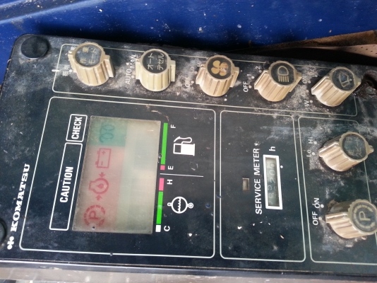 ขายด่วน KOMATSU PC 60-6 8xxx ช.ม สภาพสวยไฟฟ้าครบ