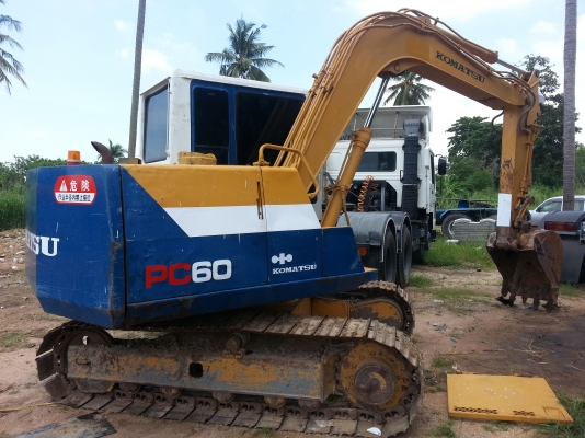 ขายด่วน KOMATSU PC 60-6 8xxx ช.ม สภาพสวยไฟฟ้าครบ