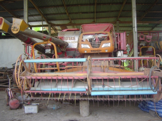 ขายสิบล้อพร้อมรถเกี่ยวข้าวสองเพลาถูกๆ3,200,000คับ4คัน