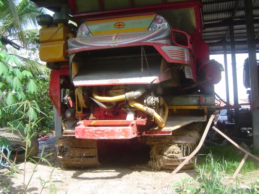 ขายสิบล้อพร้อมรถเกี่ยวข้าวสองเพลาถูกๆ3,200,000คับ4คัน