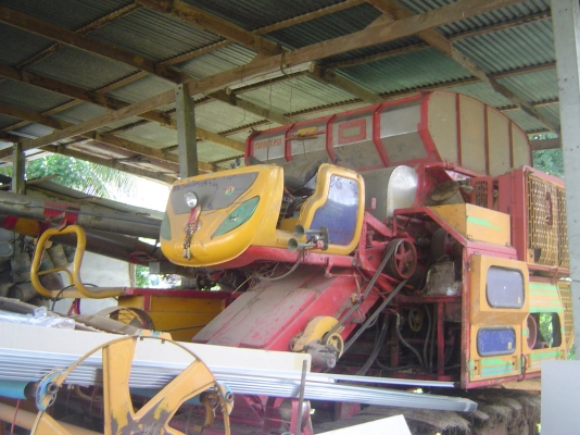 ขายสิบล้อพร้อมรถเกี่ยวข้าวสองเพลาถูกๆ3,200,000คับ4คัน