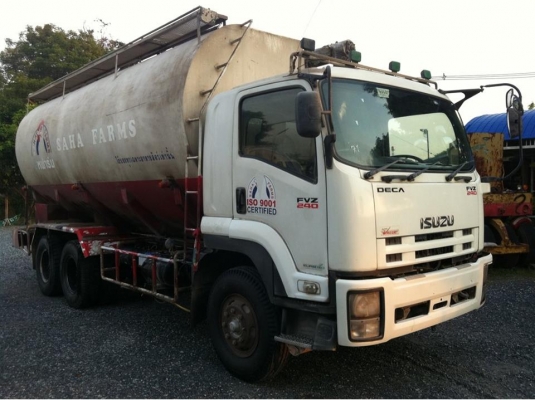 ISUZU  FVZ 240 แรง รถสิบล้อบรรทุกอาหารสัตว์
