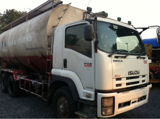 ISUZU  FVZ 240 แรง รถสิบล้อบรรทุกอาหารสัตว์