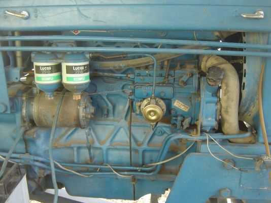 ขายรถไถฟอร์ด6600เสื้อลายจัด480,0008คับ