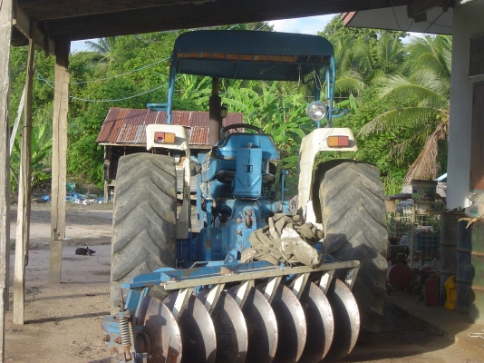 ขายรถไถฟอร์ด6600เสื้อลายจัด480,0008คับ