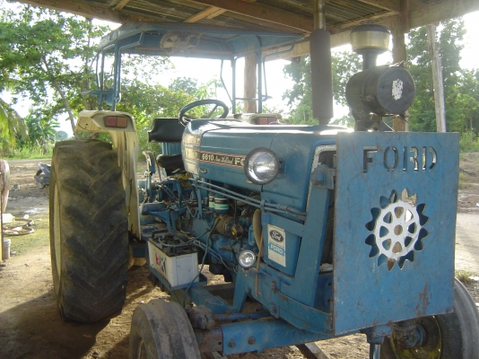 ขายรถไถฟอร์ด6600เสื้อลายจัด480,000คับ