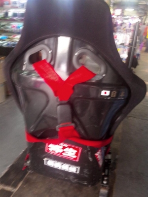 ขายเบาะหลังเเข็งเก่าญี่ปุ่น พร้อมเข็มขัดเข้าชุด จัดส่งได้ครับ