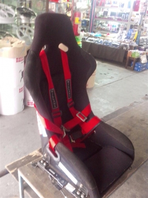 ขายเบาะหลังเเข็งเก่าญี่ปุ่น พร้อมเข็มขัดเข้าชุด จัดส่งได้ครับ