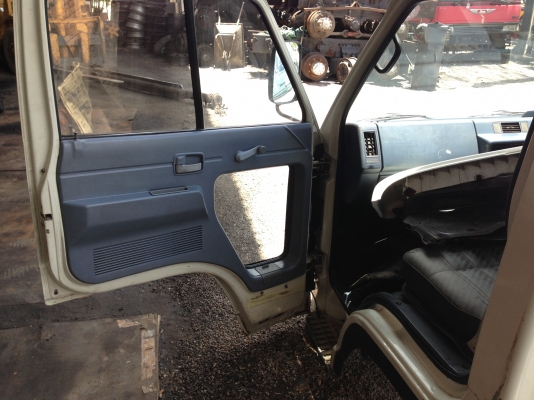 หัวเก๋ง isuzu NKR ตาหวาน 12v.