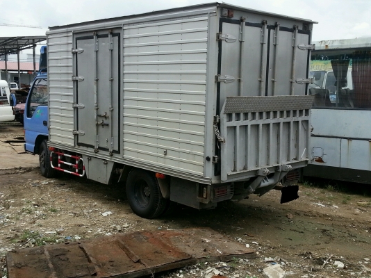 ขายรถบรรทุกตู้แห้งมีลิฟต์หลัง