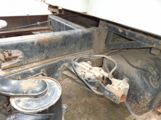 ขายรถ6ล้อฮีโน่FBดั้ม เครื่อง117แรง ขายตามสภาพ(ไม่มีเล่ม)