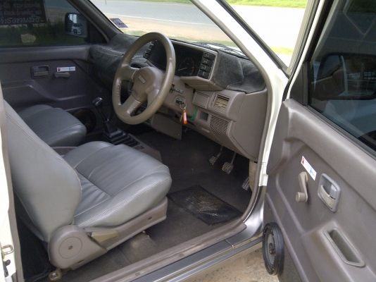 ขายรถครอบครัว สภาพสวยมาก สีสวย ปี 1994  คามีโอ้ ขาว