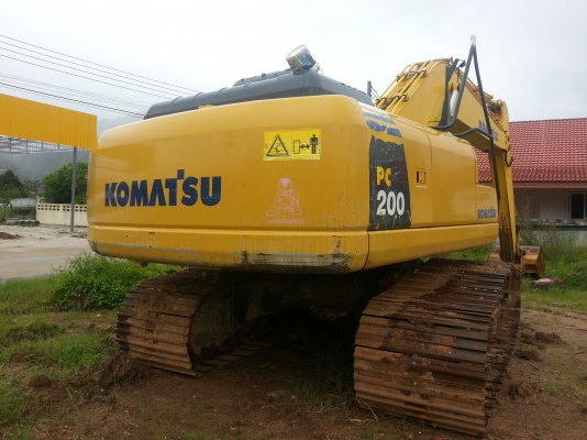KOMATSU PC200-8