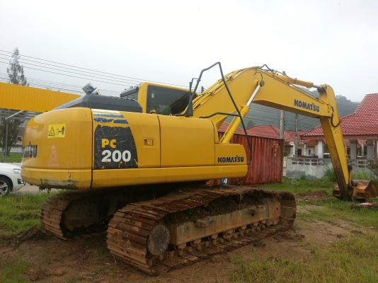 KOMATSU PC200-8