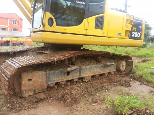 KOMATSU PC200-8