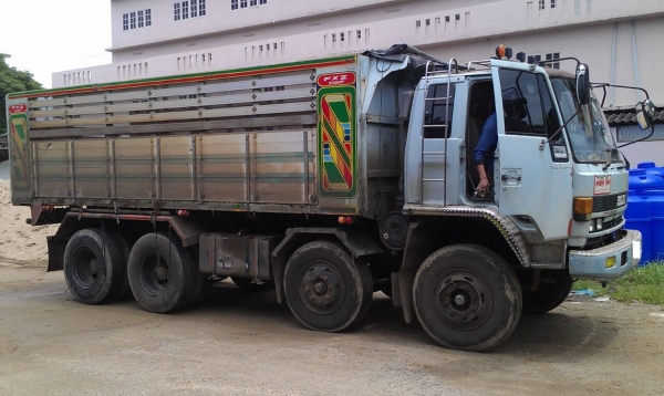 ขาย Rocky 240 นางฟ้าแท้ พ่วงดั้มพ์ วางเครื่อง 6SD1-3 320 แรง โทร 088-4501277