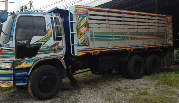 HINO FM 3M 240 HP M10C สิบล้อดั๊มพ์ 2 เพลา มีระบบลากพ่วงติดตั้งมาครบพร้อมใช้งาน กระบะดั๊มพ์มิเนียม 12 ตันสภาพสวยจัดของ THAI TRAILER เครื่องยนต์แน่นแรงดีเดิมๆ ภายในเก๋งคอนโซลสวยครบพร้อม แอร์ พวงมาลัยเพาเวอร์ ระบบเบรคทริ๊ปฟี้ ช่วงล่างคัชซีสวยมาก ยางสภาพดี 1