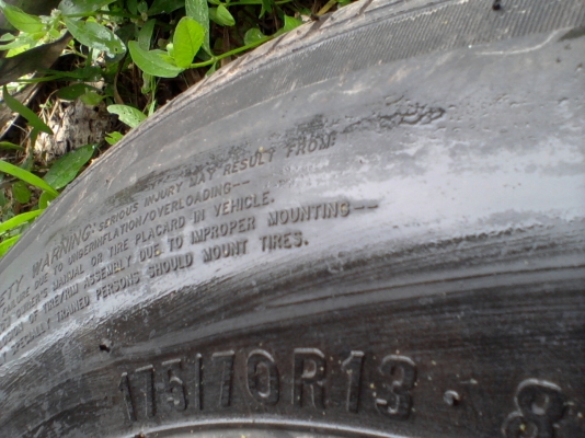 ยาง 175/70R13 มีคู่เดียว เส้นละ 1100 ยาง 175/70R13 มีคู่เดียว เส้นละ 1100