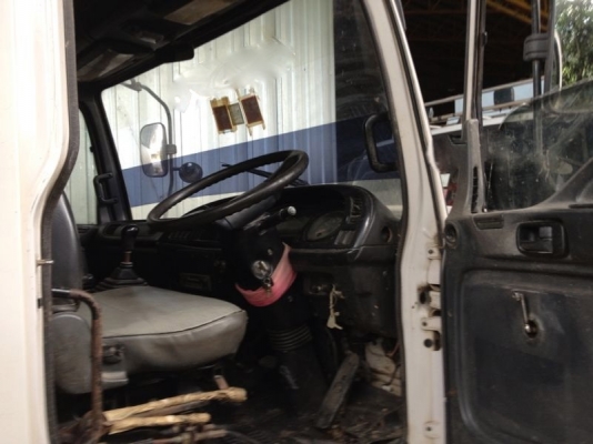 รถอีซูซุ 6 ล้อดั้ม FTR. 195 แรงม้า ปี 40 สนใจติดต่อ 081 - 6079515