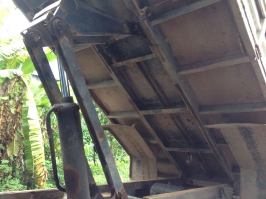 รถอีซูซุ 6 ล้อดั้ม FTR. 195 แรงม้า ปี 40 สนใจติดต่อ 081 - 6079515