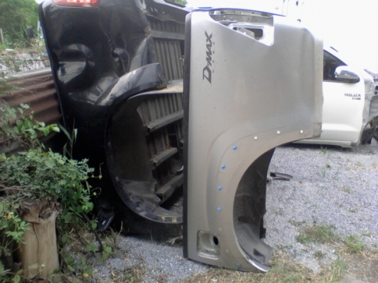 ขายกระบะของ 4 ประตู D-MAX