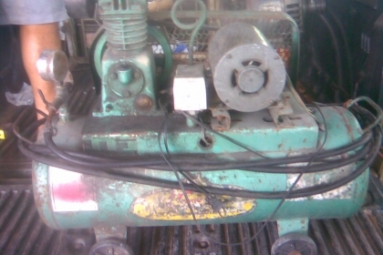 ปั้มลมฟูเส็งสภาพเดิมๆสภาพเดิมๆครับพร้อมใช้งานเสียงนิ่มครับ  มอเตอร์ฮิตาชิ ครับ มีสายพร้อมครับราคานี้คุ้มครับ