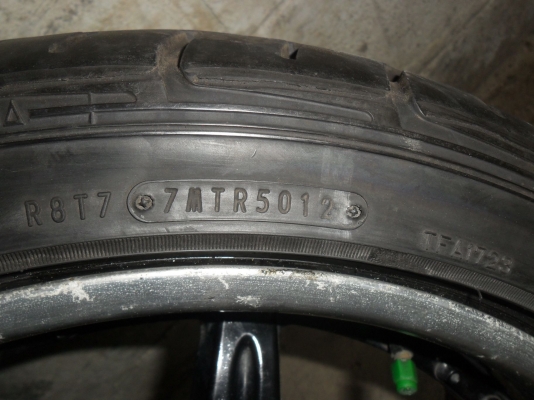 ล้อม็ก 18นิ้ว 4รู100/114 พร้อมยาง 225/40R18 สวยๆ 4 ล้อ ราคา 7700 บาท