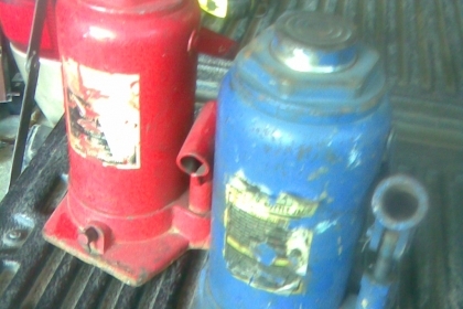 แม่แรง 32 ตัน ตัวใหญ่สภาพพร้อมใช้งานครับ  ขนาด 32  ตันครับ  หนักแน่น  แกนใหญ่ครับรุ่นนี้  ใช้ยาวครับ  ราคานี้คุ้มครับ  ความสูง 1 ฟุตครับ