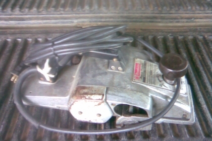 ครับกบmakita 5 นิ้ว เมคอินแจแปนสภาพเดิมๆครับ  ขนาด  5  นิ้วสวยๆครับใช้ยาวครับรุ่นนี้เดิมๆนะครับราคานี้คุ้มครับ เบิกใหม่หมื่นกว่าครับ