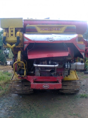 ขายรถเกี่ยวข้าวศักดิ์พัฒนาการเกษตรอุ้ม