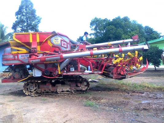 ขายรถเกี่ยวข้าวศักดิ์พัฒนาการเกษตรอุ้ม