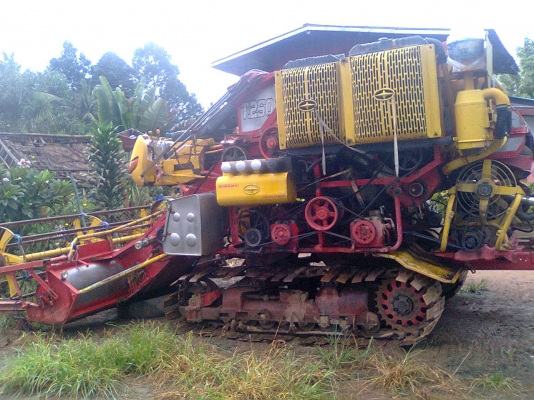 ขายรถเกี่ยวข้าวศักดิ์พัฒนาการเกษตรอุ้ม