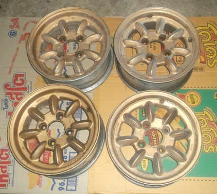 ขายเเม็กกล้วย ขอบ13 กว้าง 5.5  จำนวนภ4 รู110ครับ  ของเเท้JAPAN สนใจโทรมาเลยครับ+++