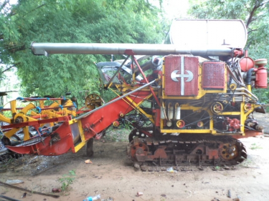 รถเกี่ยวข้าว ไทยเส็งยนต์อุ้ม