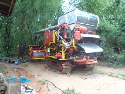 รถเกี่ยวข้าว ไทยเส็งยนต์อุ้ม