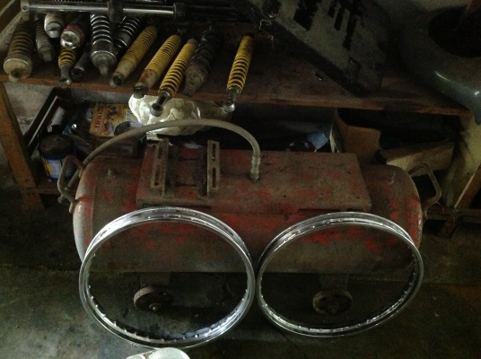 ขายถังลมเปล่าหรือแลกหินเจียร์ตั้งโต๊ะ